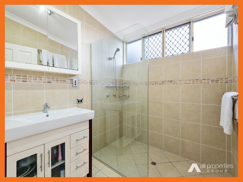 11 Bonhill Court, Hillcrest QLD 4118