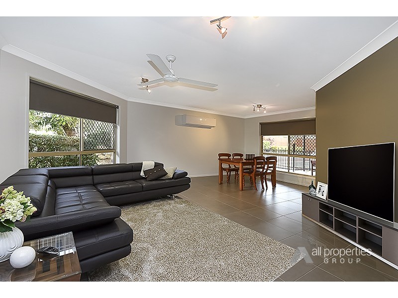 11 Balgownie Crescent, Parkinson QLD 4115