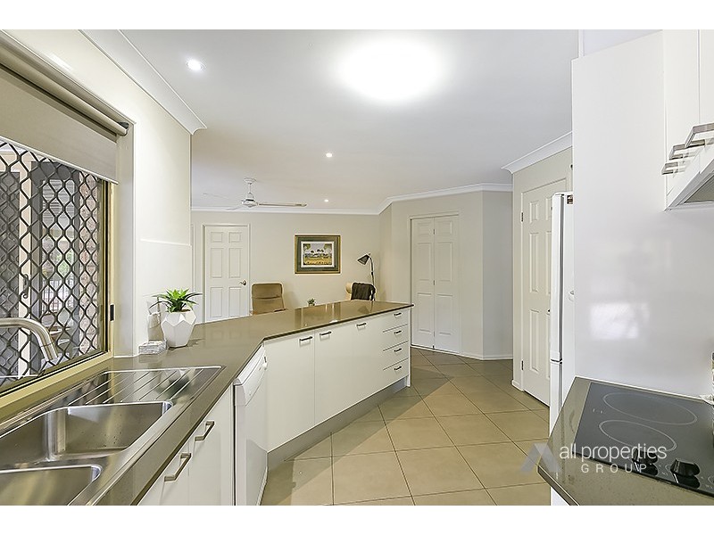 11 Balgownie Crescent, Parkinson QLD 4115