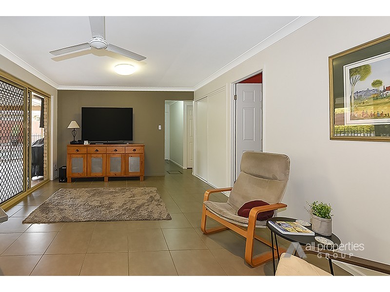 11 Balgownie Crescent, Parkinson QLD 4115