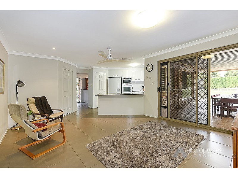 11 Balgownie Crescent, Parkinson QLD 4115