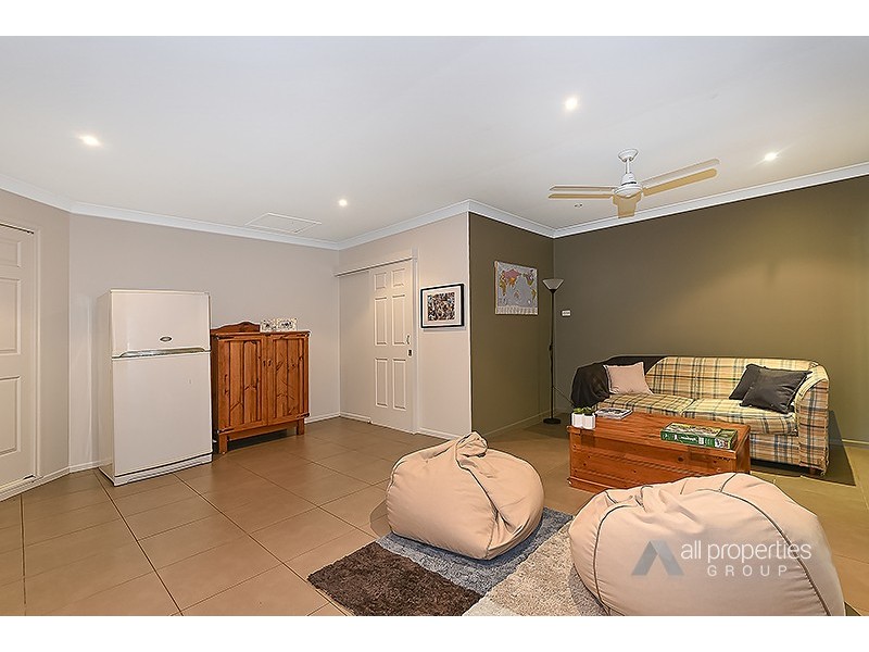 11 Balgownie Crescent, Parkinson QLD 4115