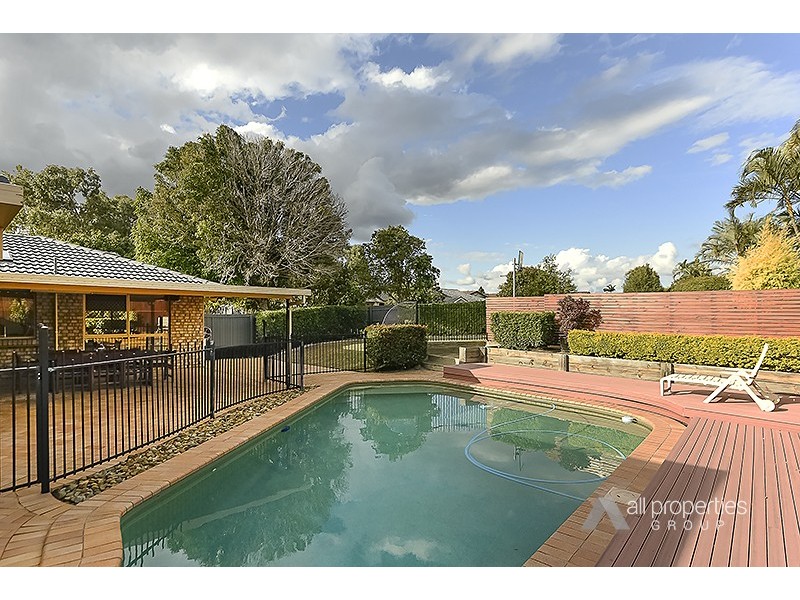 11 Balgownie Crescent, Parkinson QLD 4115