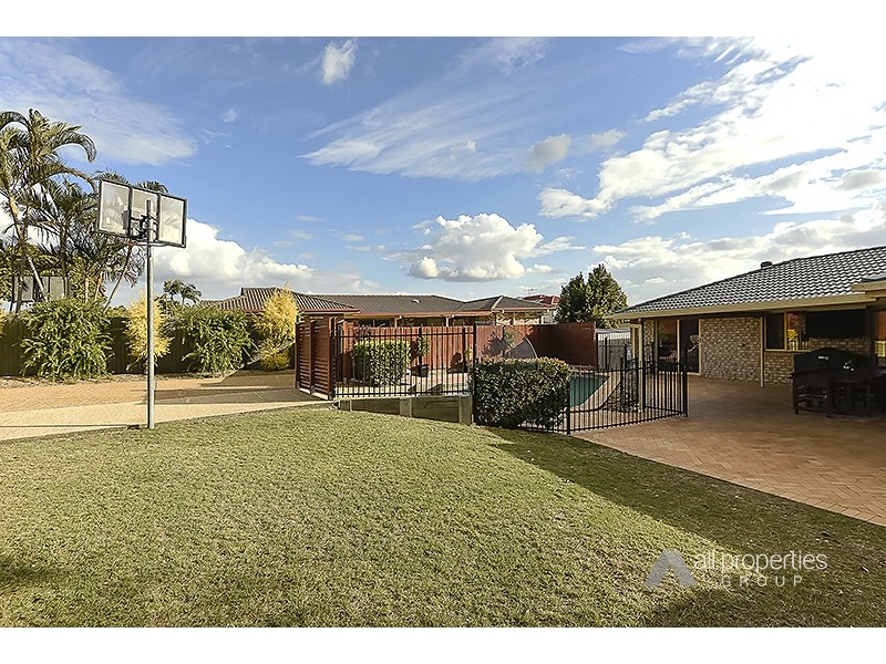 11 Balgownie Crescent, Parkinson QLD 4115