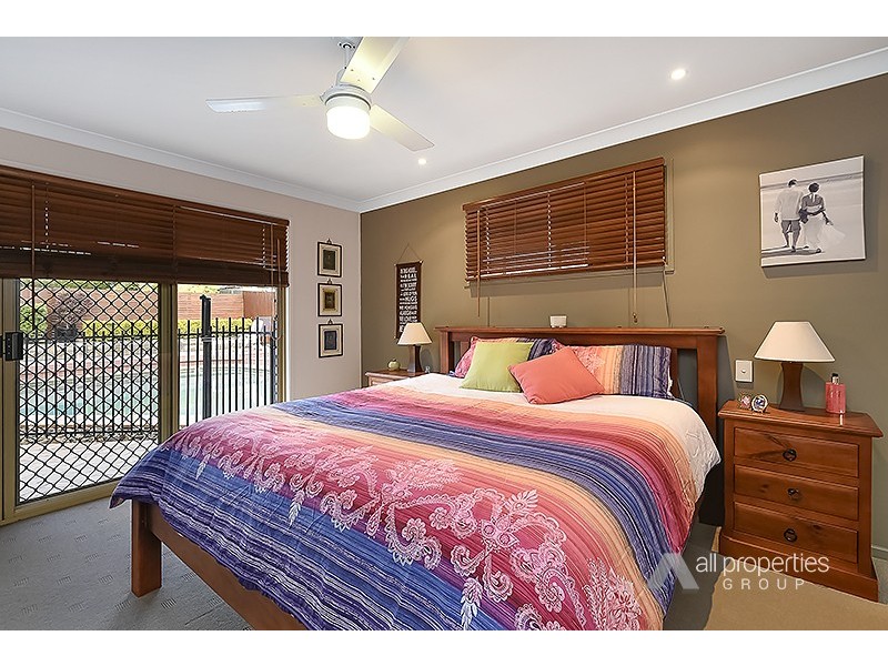 11 Balgownie Crescent, Parkinson QLD 4115