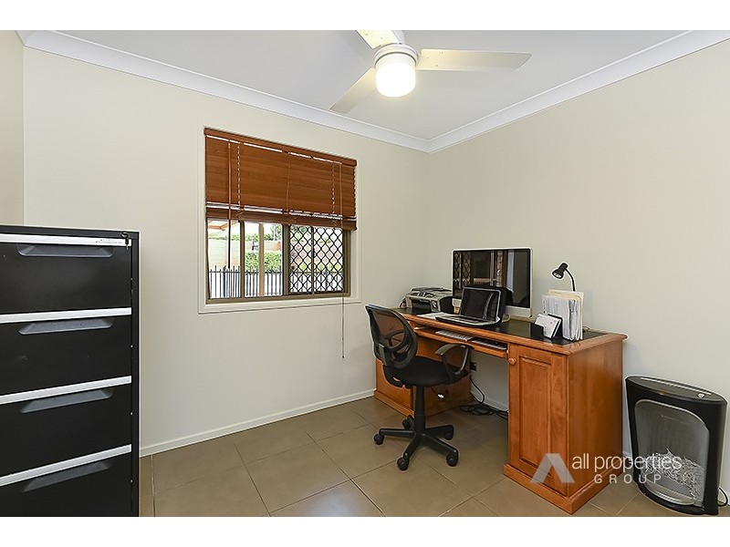 11 Balgownie Crescent, Parkinson QLD 4115