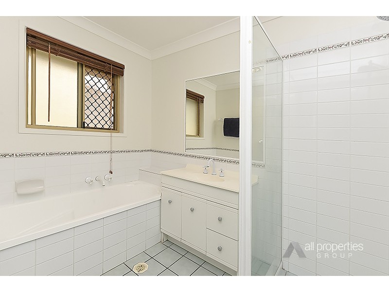 11 Balgownie Crescent, Parkinson QLD 4115