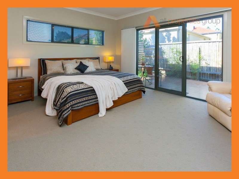 27 VIEWPOINT DRIVE, Springfield Lakes QLD 4300