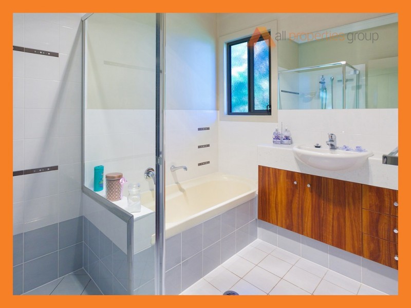 27 VIEWPOINT DRIVE, Springfield Lakes QLD 4300