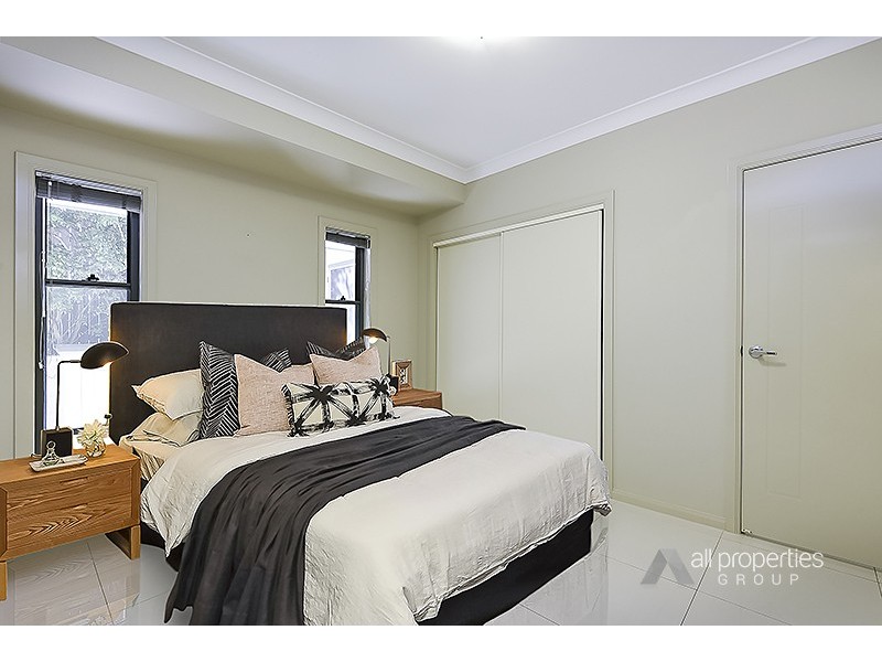 27 VIEWPOINT DRIVE, Springfield Lakes QLD 4300