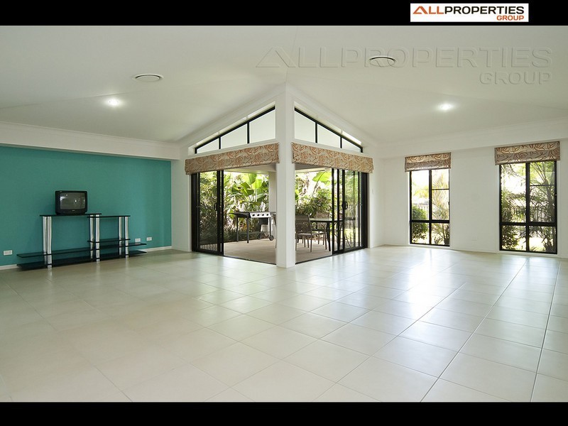 26 Cypress Street, Heathwood QLD 4110