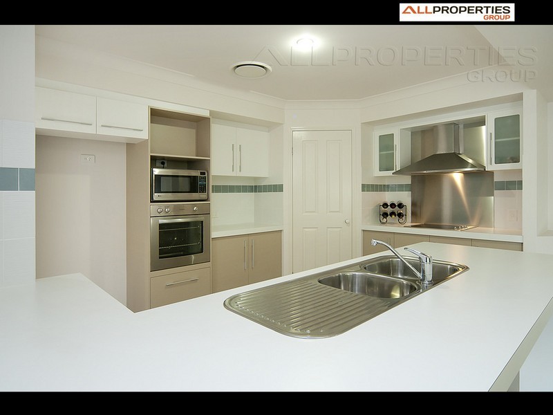 26 Cypress Street, Heathwood QLD 4110