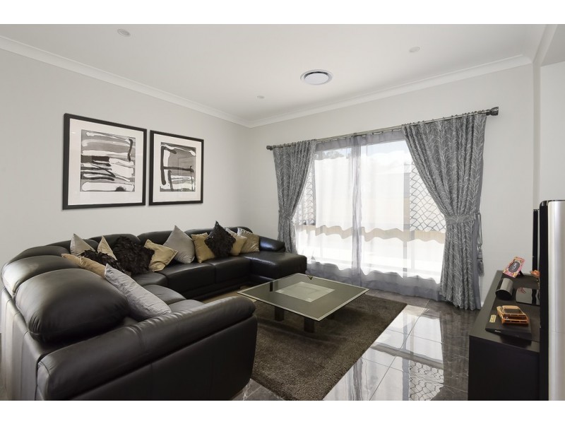 12 Penda Crescent, Pallara QLD 4110