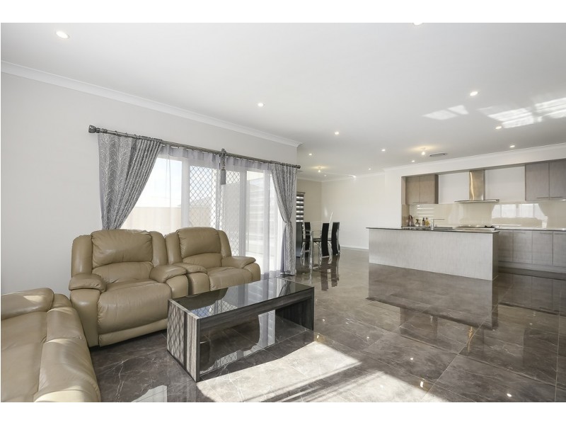 12 Penda Crescent, Pallara QLD 4110