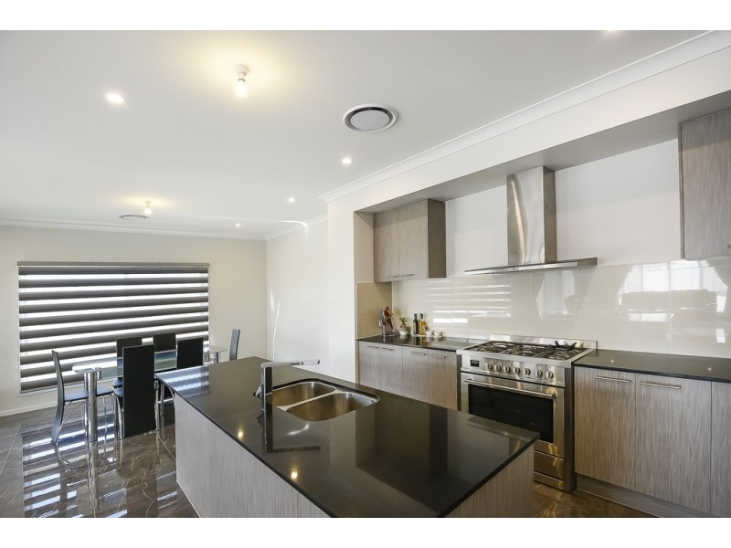 12 Penda Crescent, Pallara QLD 4110