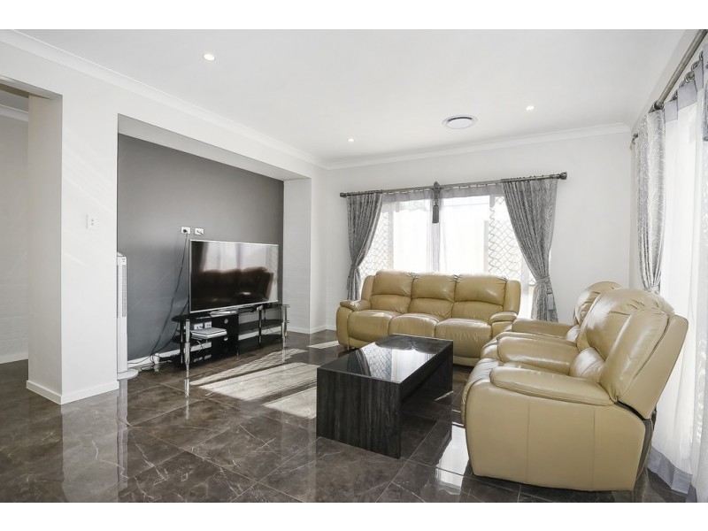 12 Penda Crescent, Pallara QLD 4110