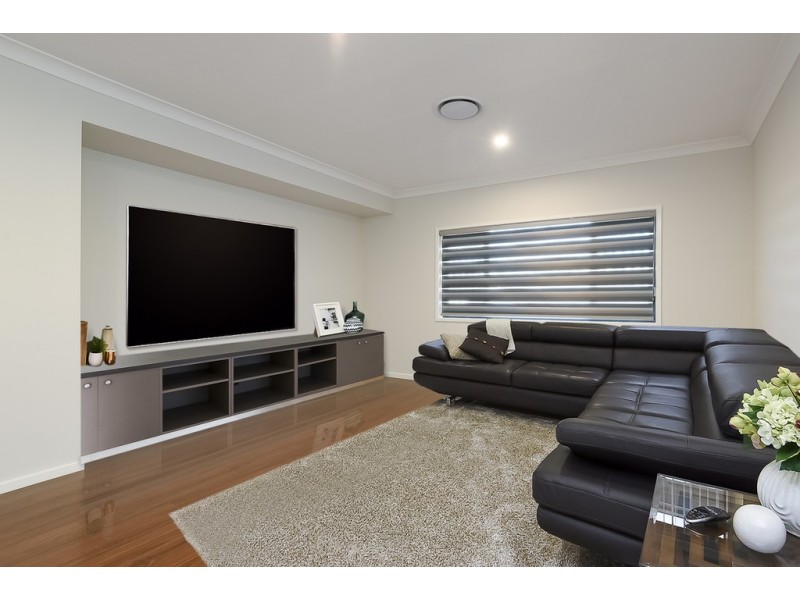 12 Penda Crescent, Pallara QLD 4110