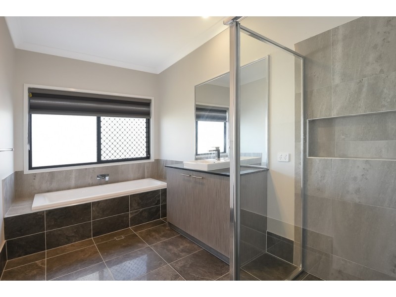 12 Penda Crescent, Pallara QLD 4110