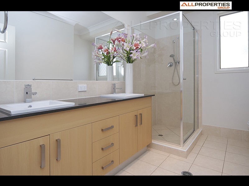 16 Acacia Street, Heathwood QLD 4110