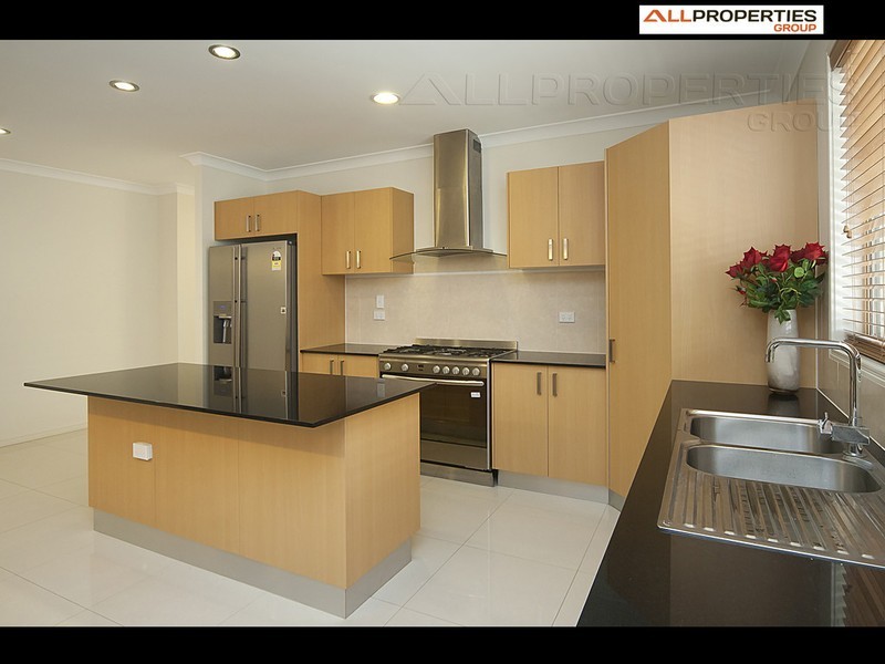 16 Acacia Street, Heathwood QLD 4110