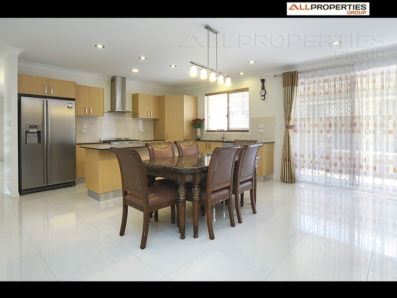 16 Acacia Street, Heathwood QLD 4110