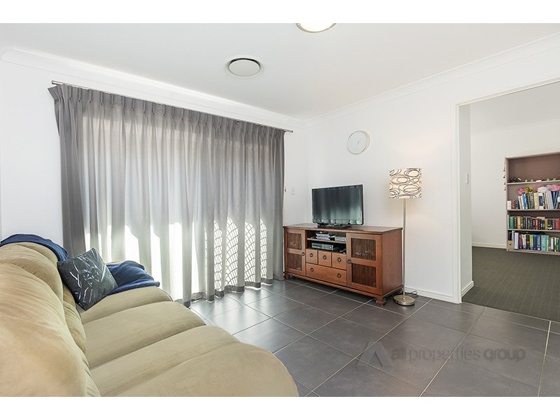 95 Steelwood Street, Heathwood QLD 4110