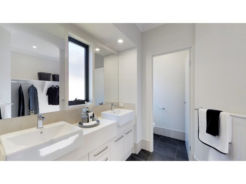 1042 Springfield Rise, Spring Mountain QLD 4124