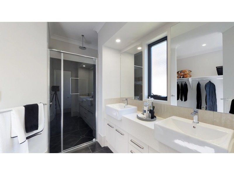 1042 Springfield Rise, Spring Mountain QLD 4124