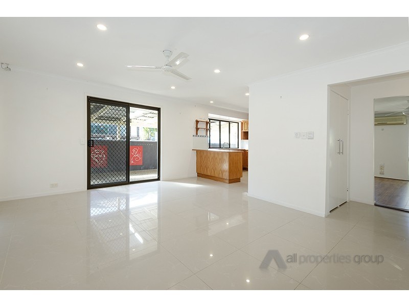 25 Owens Crescent, Regents Park QLD 4118