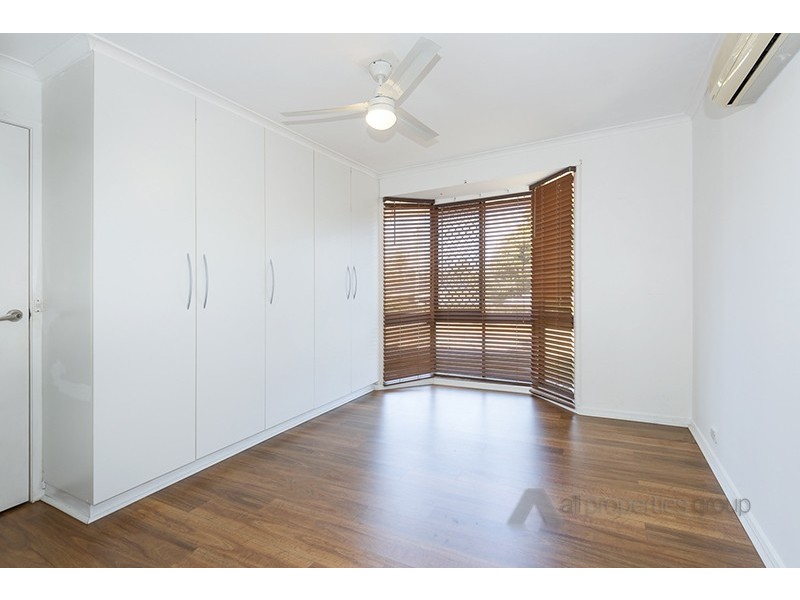 25 Owens Crescent, Regents Park QLD 4118