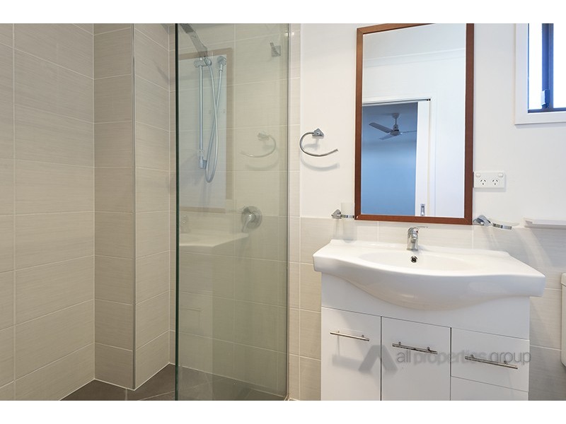 25 Owens Crescent, Regents Park QLD 4118