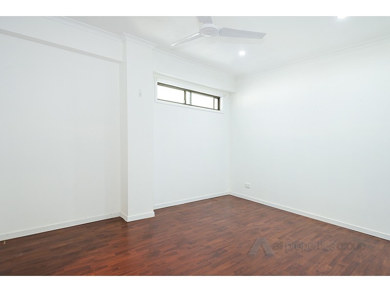25 Owens Crescent, Regents Park QLD 4118