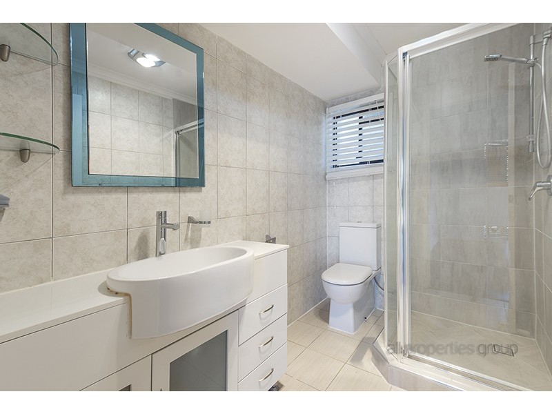 25 Owens Crescent, Regents Park QLD 4118