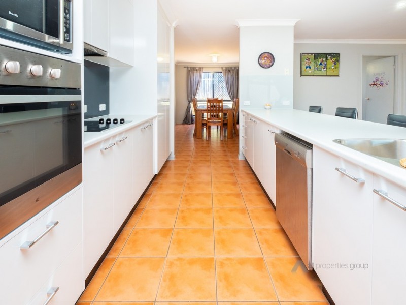 14 Standford Place, Regents Park QLD 4118