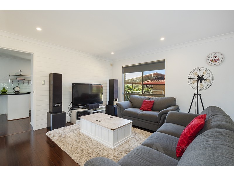 105 Sumners Rd, Jamboree Heights QLD 4074