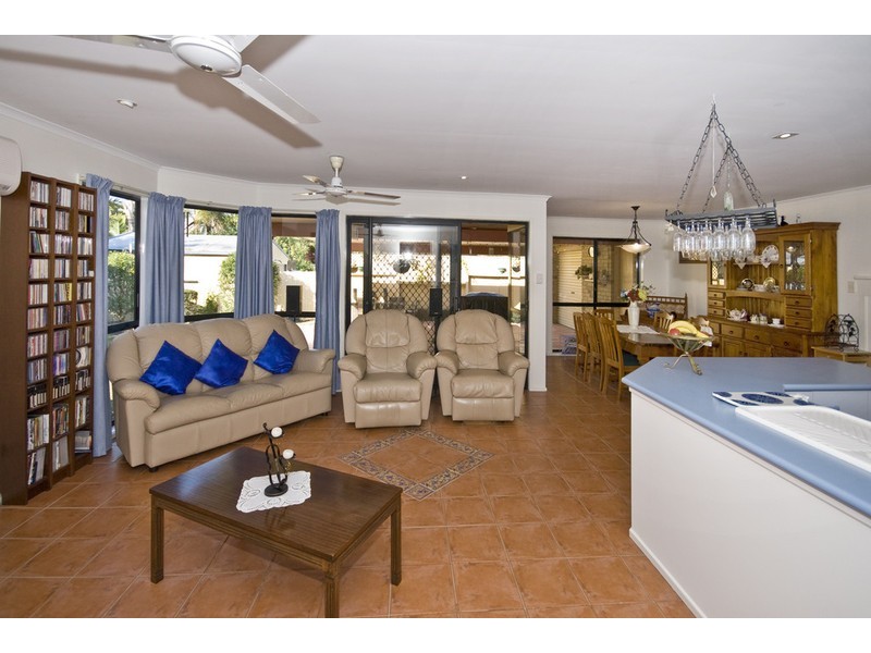 13 Carlos Street, Hillcrest QLD 4118