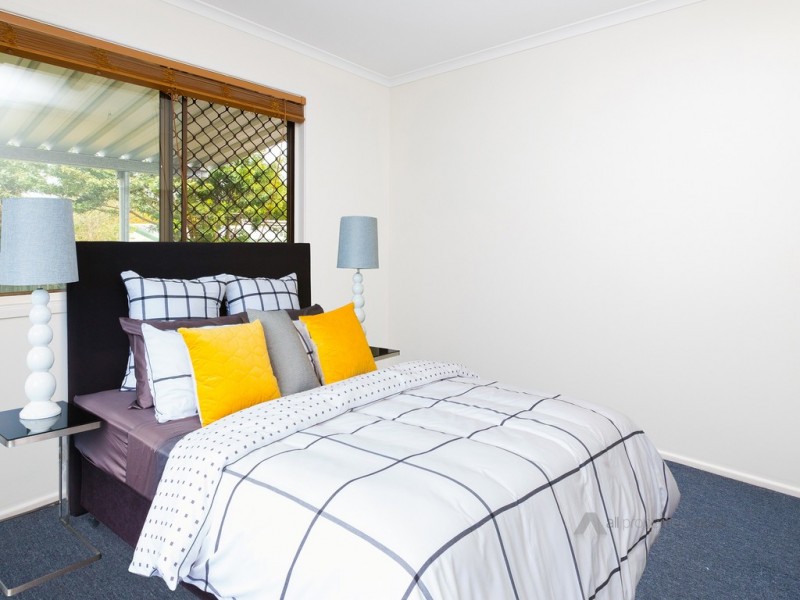 26 Newburn Street, Hillcrest QLD 4118