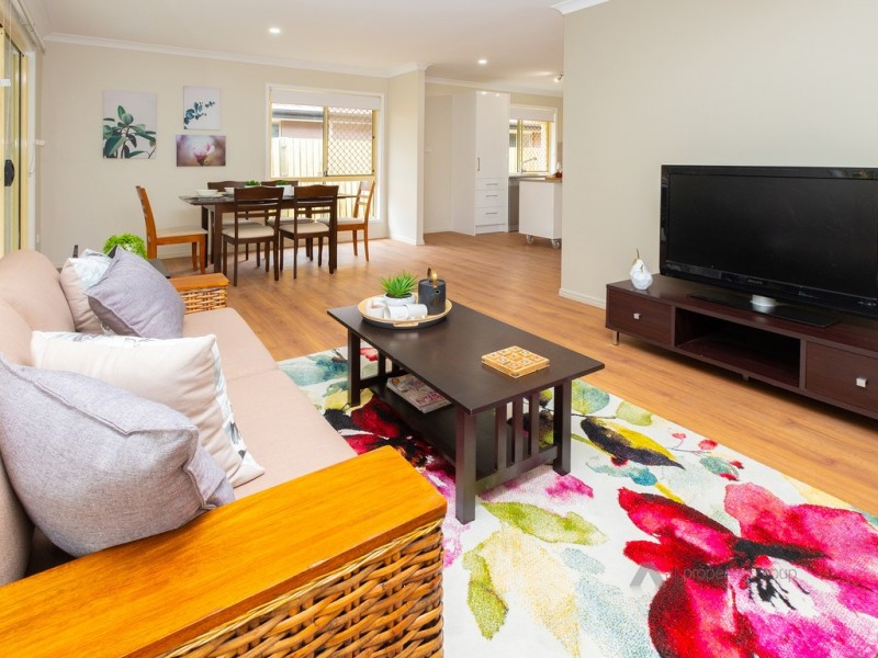 2 Park Close, Hillcrest QLD 4118