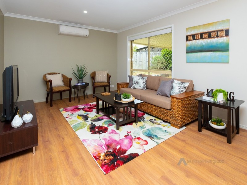 2 Park Close, Hillcrest QLD 4118
