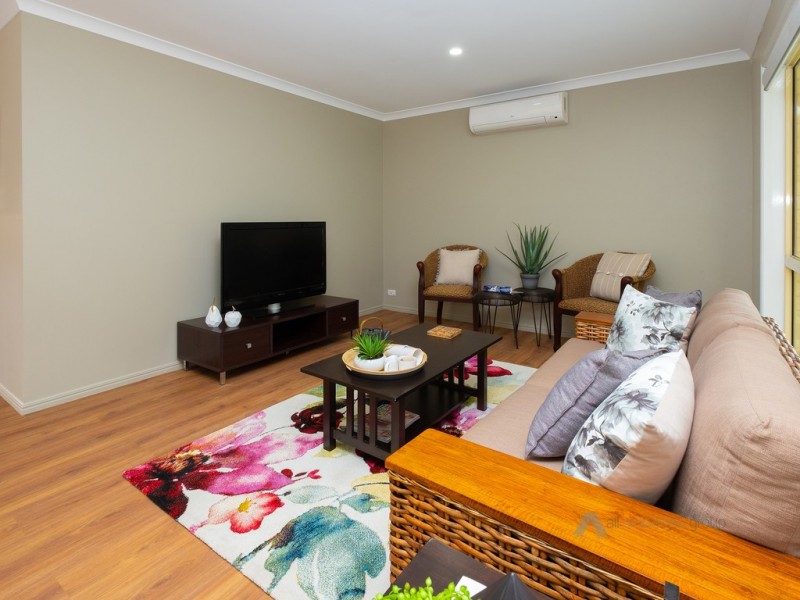 2 Park Close, Hillcrest QLD 4118