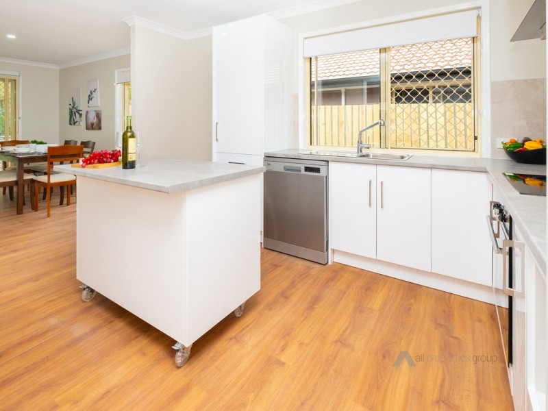 2 Park Close, Hillcrest QLD 4118