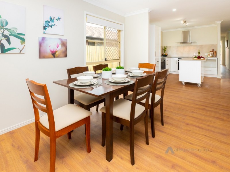 2 Park Close, Hillcrest QLD 4118