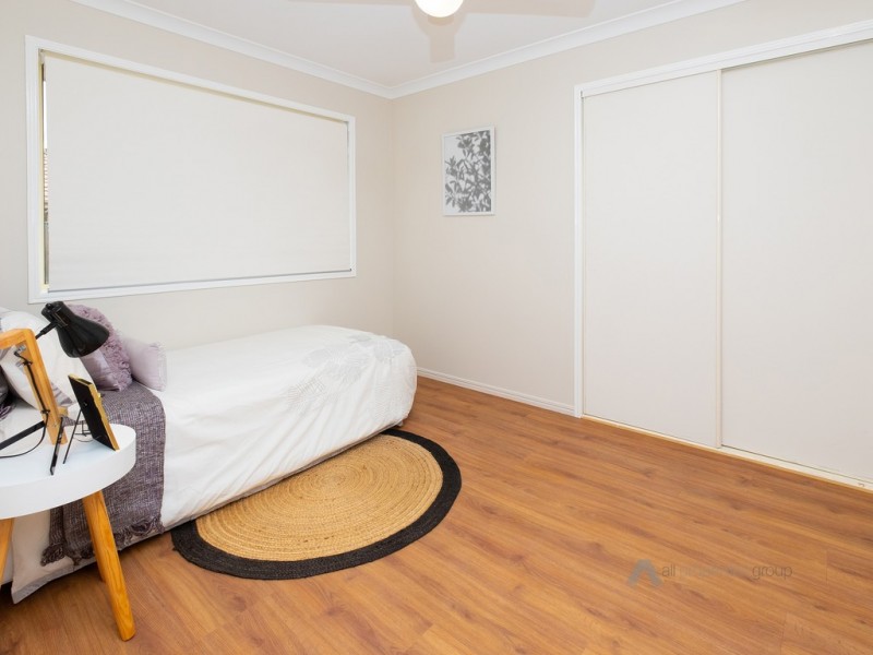 2 Park Close, Hillcrest QLD 4118