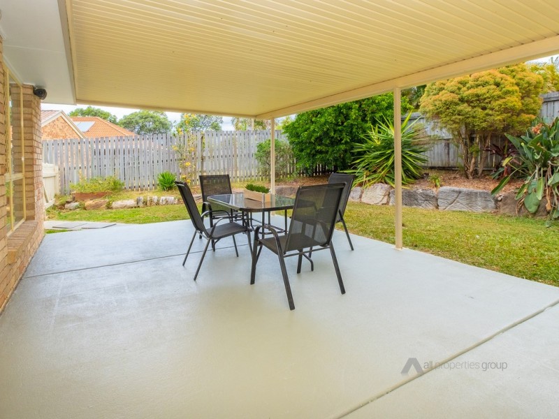 2 Park Close, Hillcrest QLD 4118