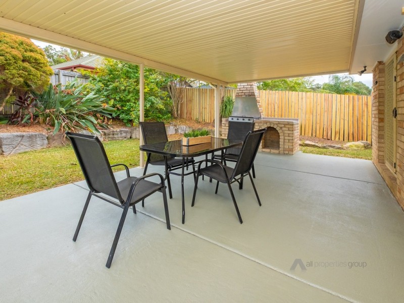 2 Park Close, Hillcrest QLD 4118