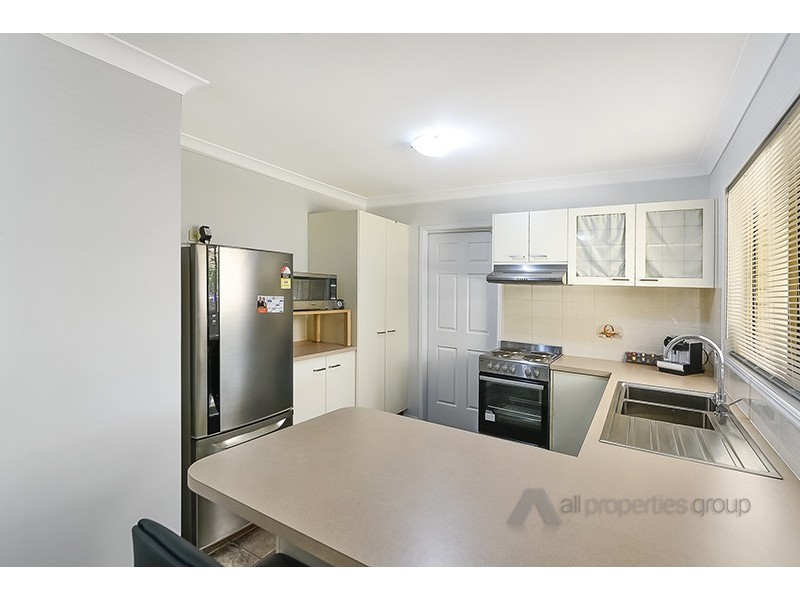 4 PANDANUS CT, Regents Park QLD 4118