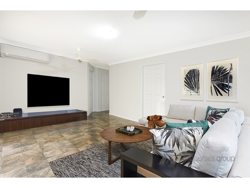 4 PANDANUS CT, Regents Park QLD 4118