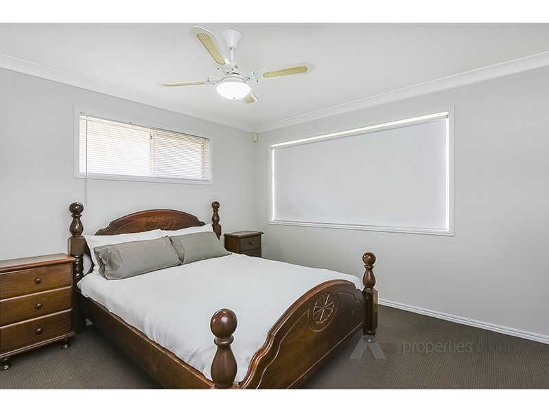 4 PANDANUS CT, Regents Park QLD 4118