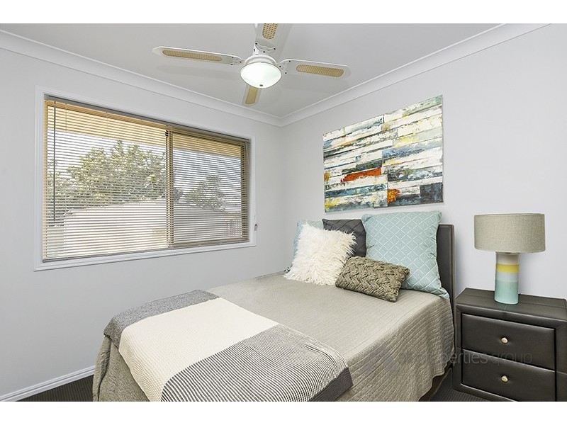 4 PANDANUS CT, Regents Park QLD 4118