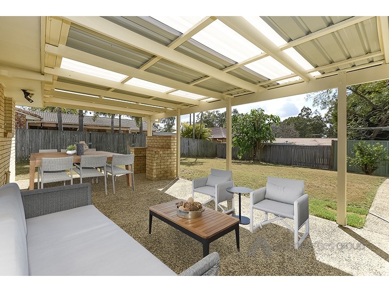 4 PANDANUS CT, Regents Park QLD 4118